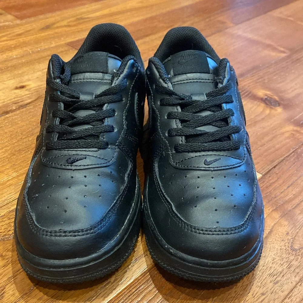 Kids Black Nike Sneakers - Picture 9 of 11